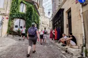 Saint-Émilion : le tourisme de masse menace la vie locale et le patrimoine