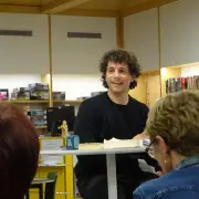 Soirée poésie à Bruges : On The Road Company célèbre la liberté artistique