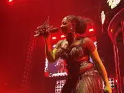 Theodora triomphe à Bordeaux : 11 000 spectateurs pour le lancement de sa tournée 2026