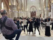 Un bal intergénérationnel réunit élèves et seniors à Agen pour la seconde édition