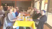 Un repas dégustation convivial met à l'honneur les producteurs du Tarn à Bassan