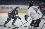 Un trou dans la glace retarde le match de hockey à Marseille, Bordeaux en demi-finale