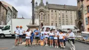 Une chorale lozérienne illumine le marché de Langogne par ses chants joyeux