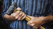 Une femme tuée à coups de marteau à Nice, son fils de 13 ans témoin du drame