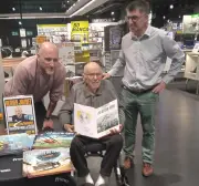 Une rencontre aéronautique inédite à l'Ehpad de Fouras entre un général et un dessinateur