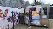 Vauvert : une toiletteuse lance un libre-service pour laver son chien 24h/24