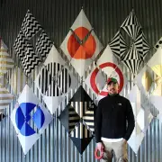 Victor Guérithault, ex-Hermès, réinvente l'art du cerf-volant avec des créations uniques