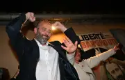 Vincent Bouget, maire communiste de Nîmes, bat le RN dans une triangulaire historique