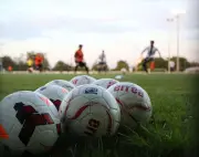 Violence au football à Bergerac : un joueur frappe un adversaire au sol, sanctions en vue