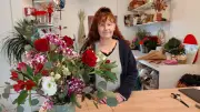 Véronique Blanchard, fleuriste passionnée, ouvre son atelier-boutique à Magalas