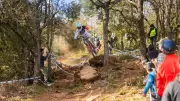 VTT : Henri Kiefer et Lisa Bouladou triomphent sur la SR Suntour DH de Millau