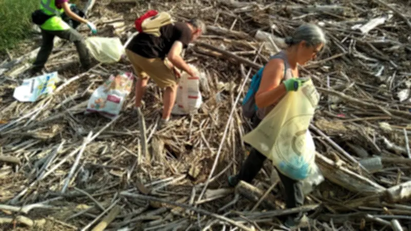146 kg de déchets ramassés le long du Gardon en deux heures