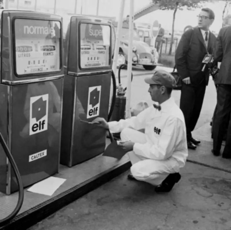 1967 : La naissance d'Elf Aquitaine et la première campagne de teasing publicitaire