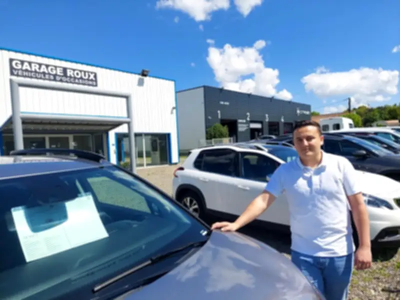 À 22 ans, Clément Roux reprend le garage familial à Barbezieux et lance un espace véhicules d'occasion