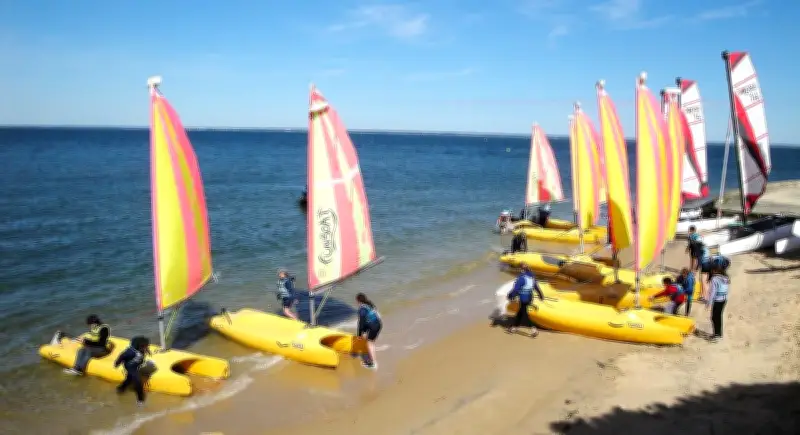 220 élèves gujanais découvrent la voile et l'écosystème marin sur le bassin d'Arcachon
