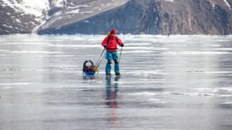 225 kg de matériel et un seul caleçon : le défi fou d’un Américain en Antarctique