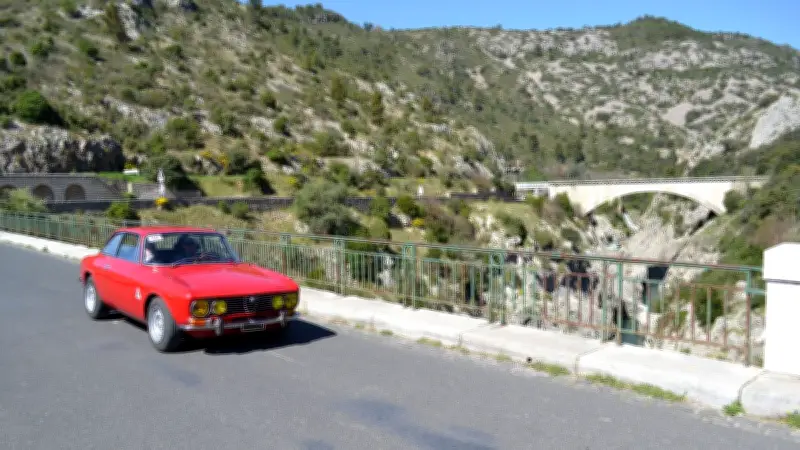 5e Rallye de Voitures Légendaires à Pignan : Un Retour aux Sources dans les Cévennes