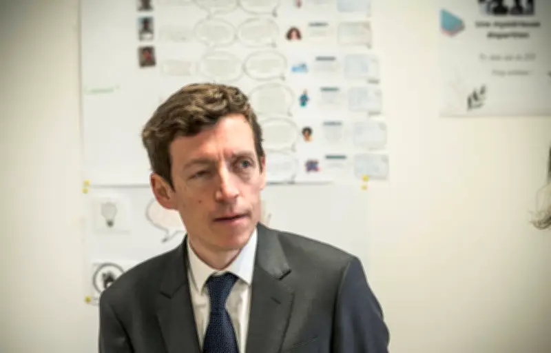 800 armes blanches découvertes près des écoles en un an, selon le ministre de l'Éducation