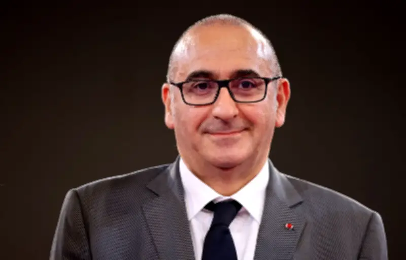930.000 dossiers en attente : le plan de l'Intérieur pour accélérer les titres de séjour