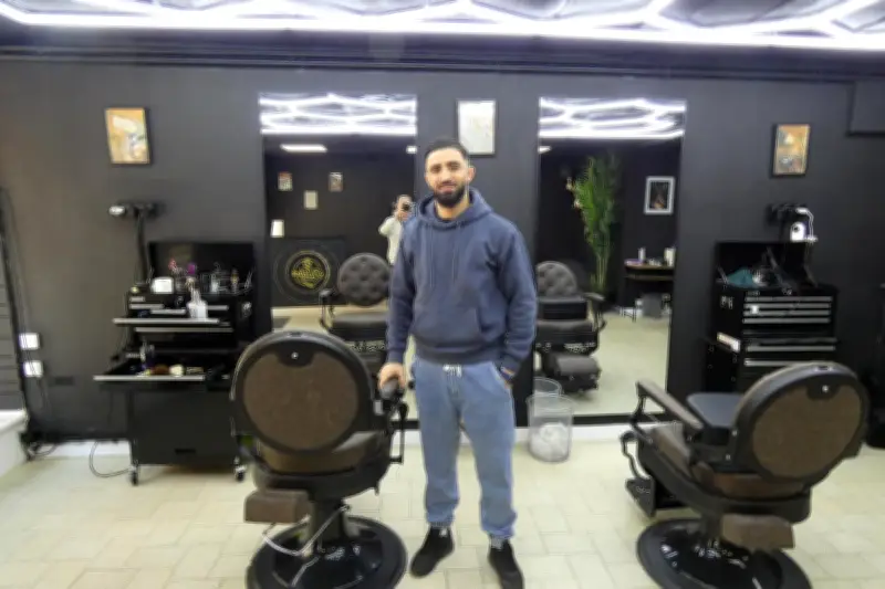 Abdelali Ouhadi ouvre le 84 Barber Shop à Thiviers après une carrière au Maroc et à Périgueux