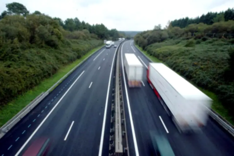 Accident d'un poids lourd espagnol sur l'A63 à Salles : circulation coupée