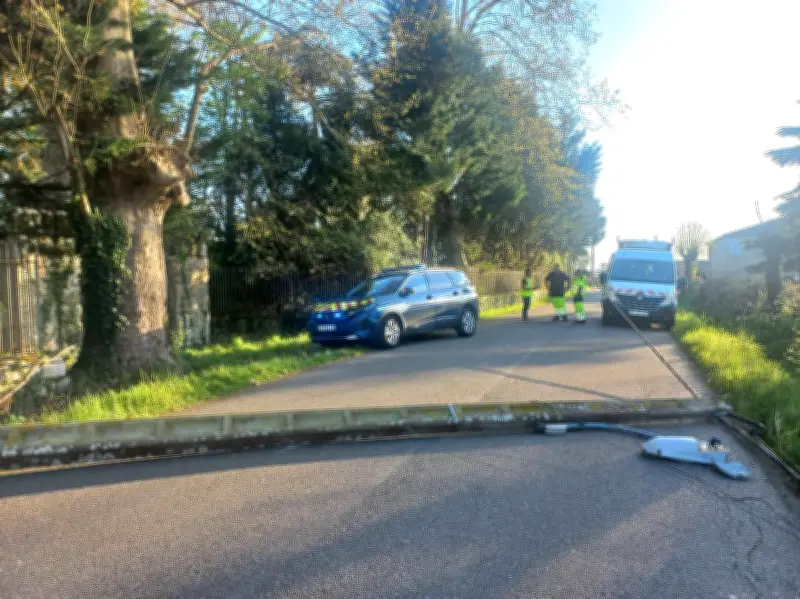 Accident grave à Castelculier : un véhicule percute un poteau électrique, trois jeunes blessés