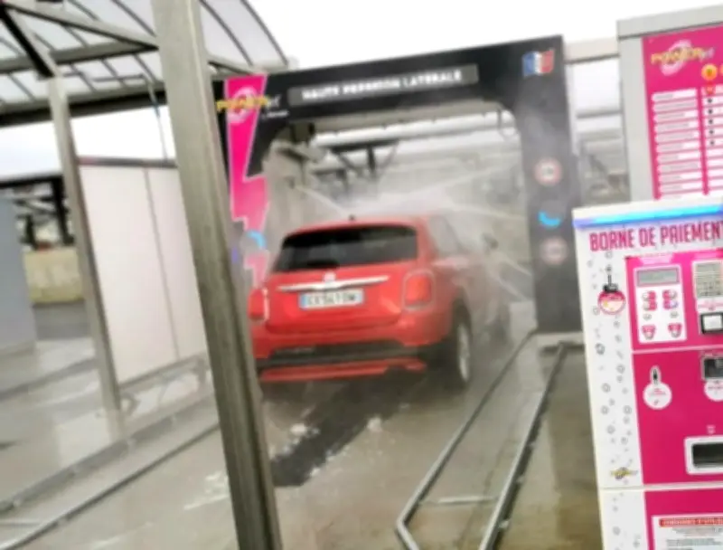 Accident grave à Morlaàs : un portique de lavage s'effondre sur une piétonne