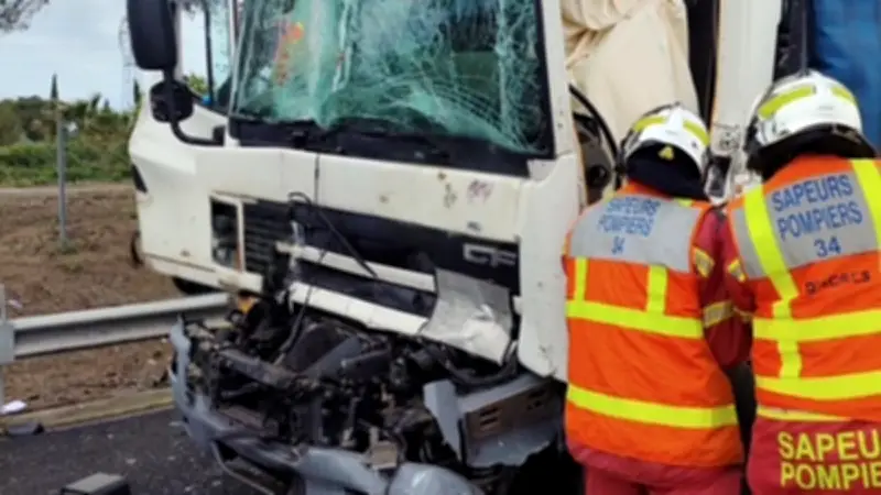 Accident grave sur l'A9 à Mèze : un chauffeur coincé dans son camion, circulation paralysée