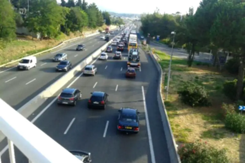 Accident sur l'A8 : trafic perturbé ce lundi matin vers l'Italie