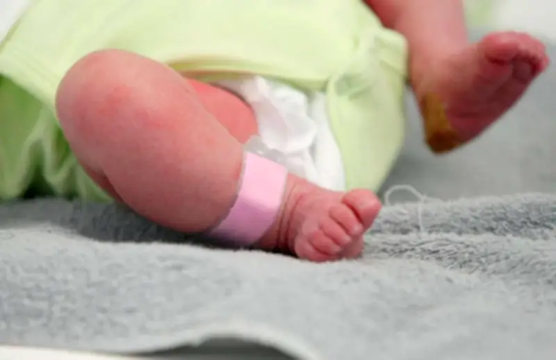 Accouchement sous X : un rapport préconise une réforme pour l'accès aux origines