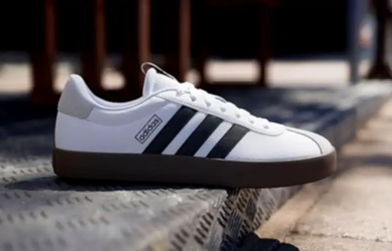 Adidas VL Court 3.0 à -30% : les baskets iconiques à 48,99 € sur Amazon