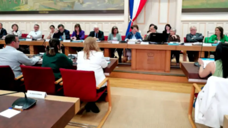 Adoption du Compte financier unique à Béziers : majorité et opposition s'affrontent