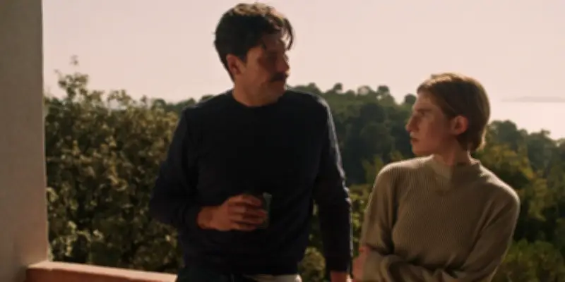 Affection, affection : Agathe Bonitzer incarne une employée municipale enquêtant dans un petit monde en pleine confusion