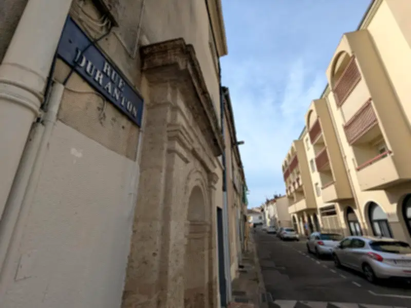 Agen : un automobiliste en fuite percute un mur après une course-poursuite