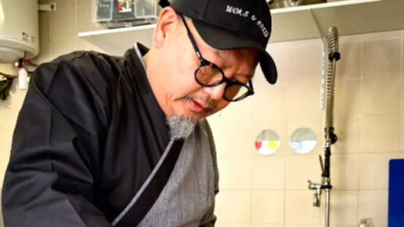 Alain Sayavong, l'artisan des sushis qui sublime les halles de Sérignan