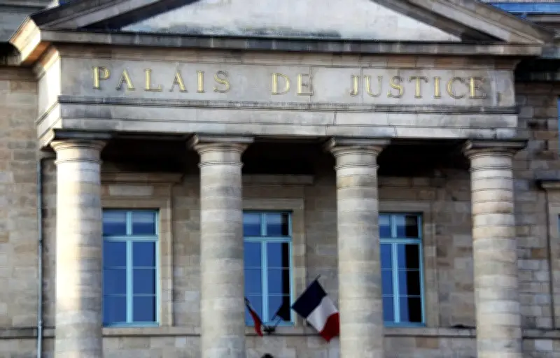 Alençon : six voitures incendiées devant le palais de justice