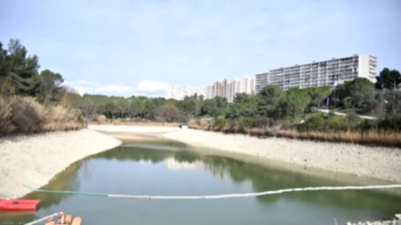 Alerte aux cyanobactéries : baignade interdite au lac des Garrigues à Montpellier