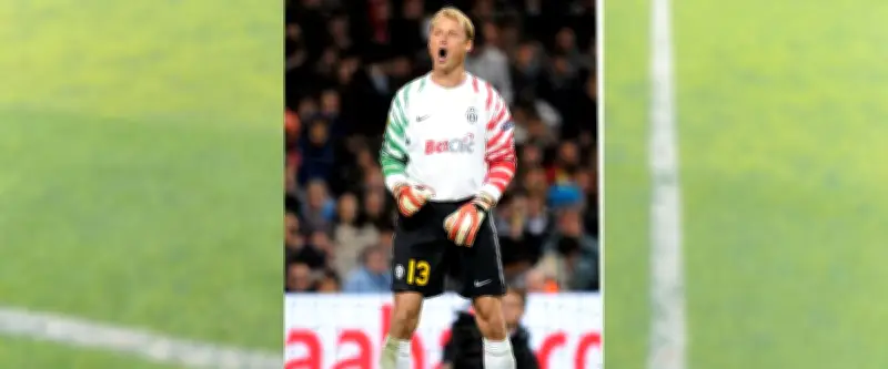 Alex Manninger, ancien gardien d'Arsenal, meurt à 48 ans dans un accident de voiture percutée par un train