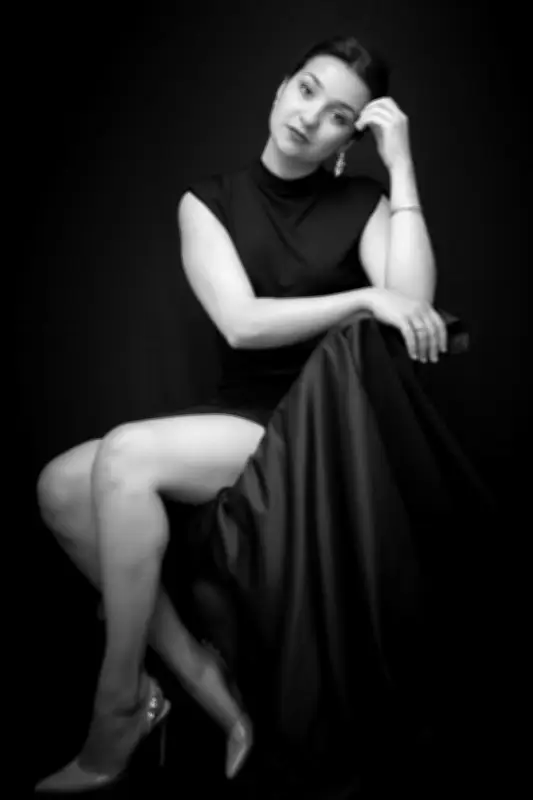Amandine Portelli, mezzo-soprano bordelaise, doublement récompensée par l'Arop et Salzbourg