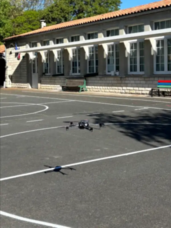 Angoulins utilise des drones pour inspecter ses toitures et planifier l'entretien