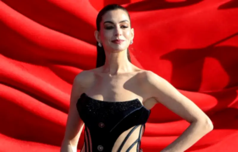 Anne Hathaway dément les rumeurs de licenciement pour le Diable s'habille en Prada 2