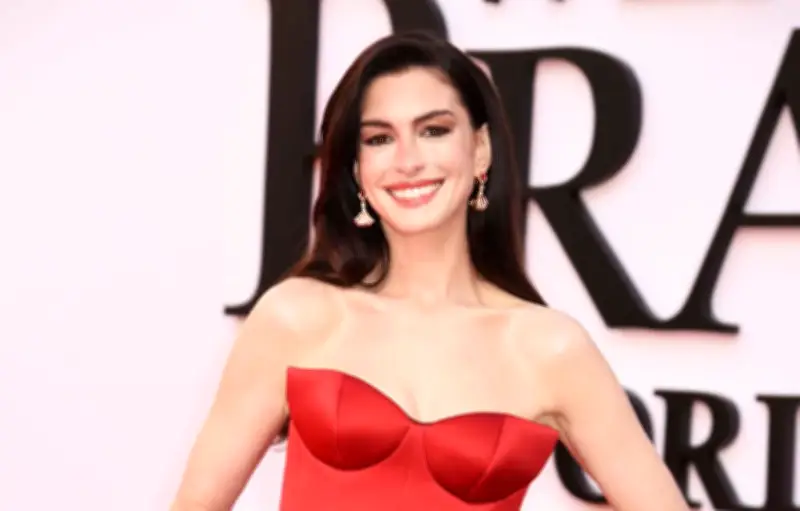 Anne Hathaway impose la diversité corporelle dans Le Diable s'habille en Prada 2
