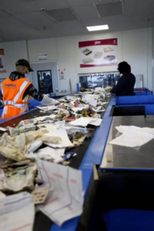 Anses alerte sur les risques sanitaires des salariés du tri des déchets