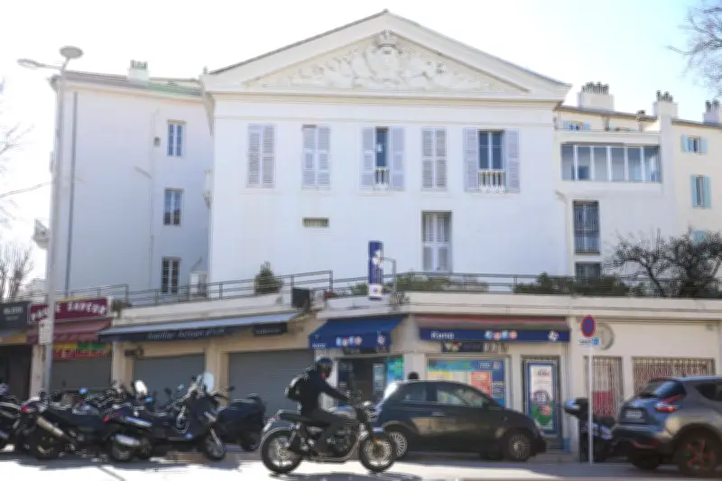 Antibes : le maire ironise sur le vol de programme avant de céder à l'opposition sur les pouvoirs