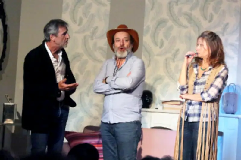 Arcachon : La comédie « Promis ça ne sortira pas d’ici » triomphe au café-théâtre Le Zèbre