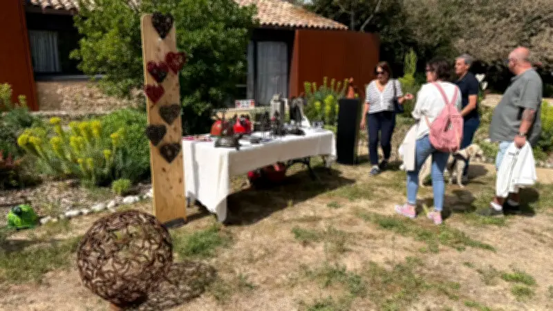 Argileum expose l'artisanat d'art dans ses jardins avec "Cœurs à l'ouvrage"