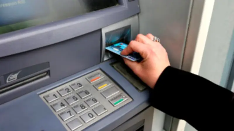 Arnaque au faux coursier bancaire : une octogénaire délestée de 8 000 € près de Montpellier