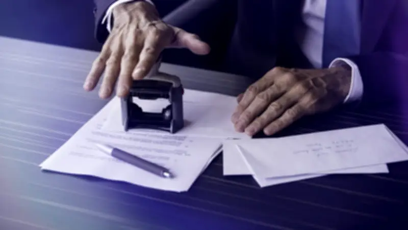 Arnaque au faux RIB : un notaire condamné après un détournement de 96 400 euros