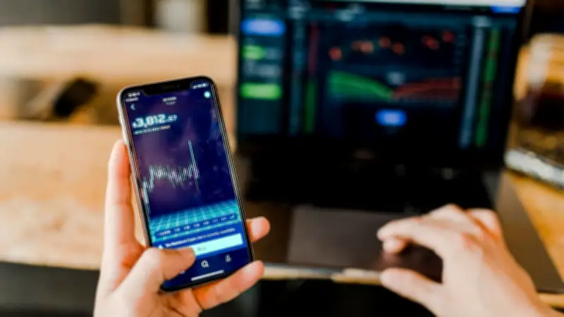 Arnaque aux cryptomonnaies : un couple perd 700 000 €, la police alerte