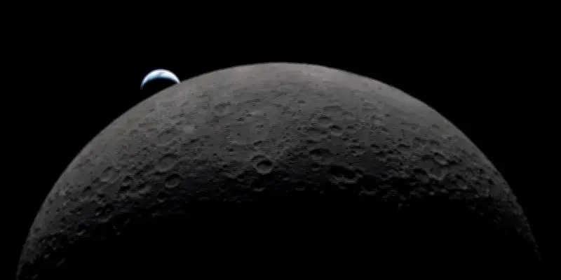 Artemis 2 : L'équipage dévoile des clichés inédits de la Lune lors du survol historique